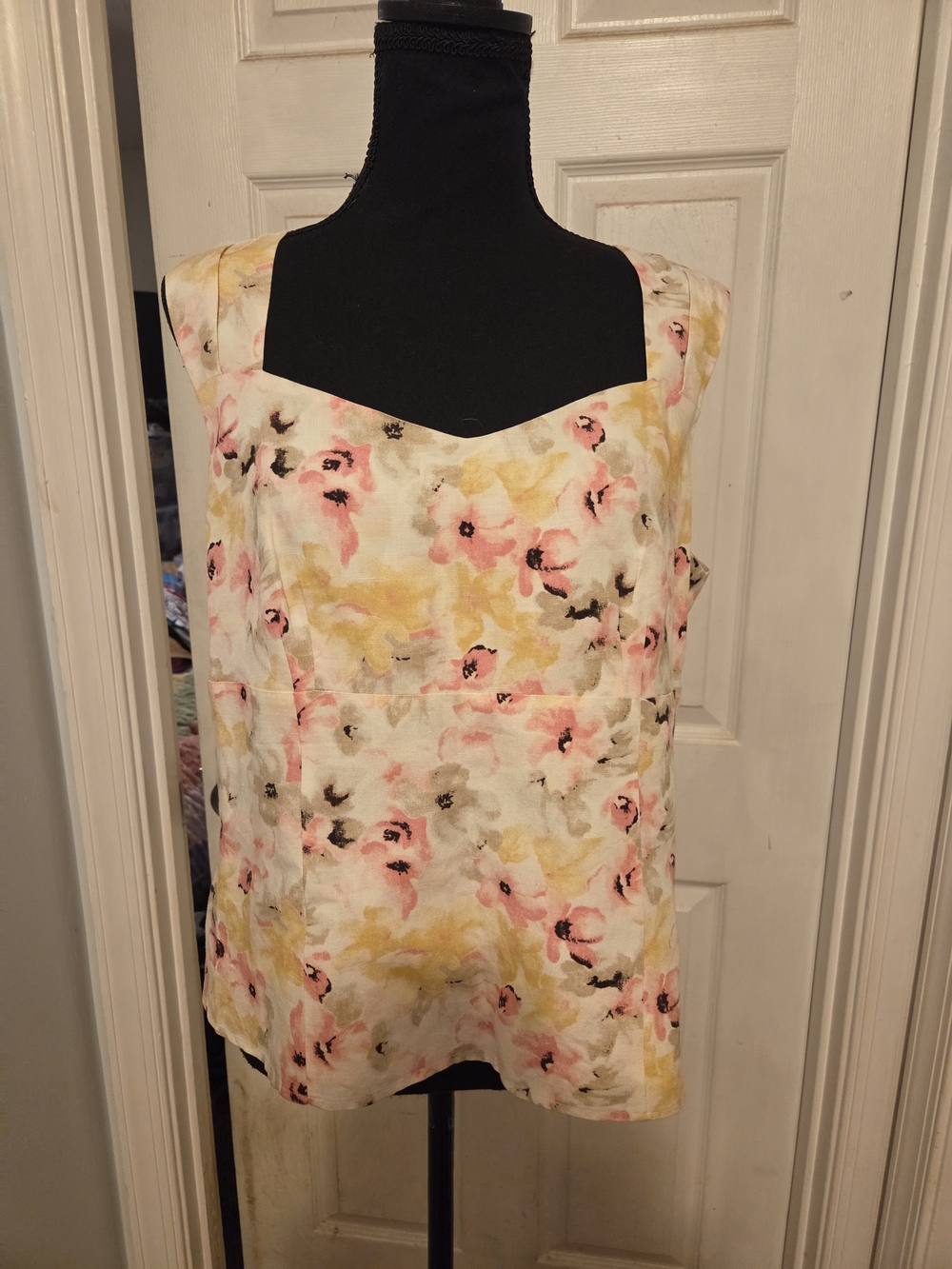 Ann Taylor Cream Floral Square-Neck Sleeveless Blouse